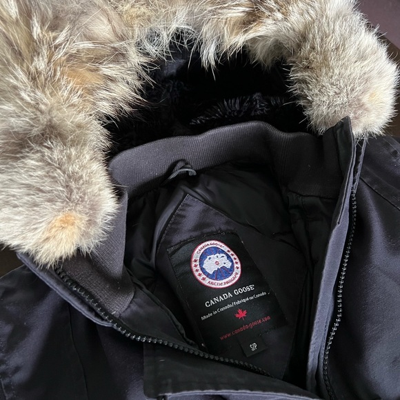 Canada Goose Kensington Parka Size Small - Picture 4 of 14